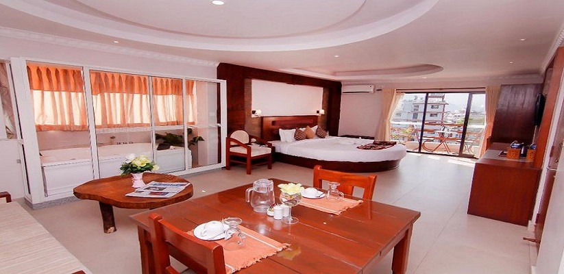 Kuti Resort & Spa Deluxe Suite eating