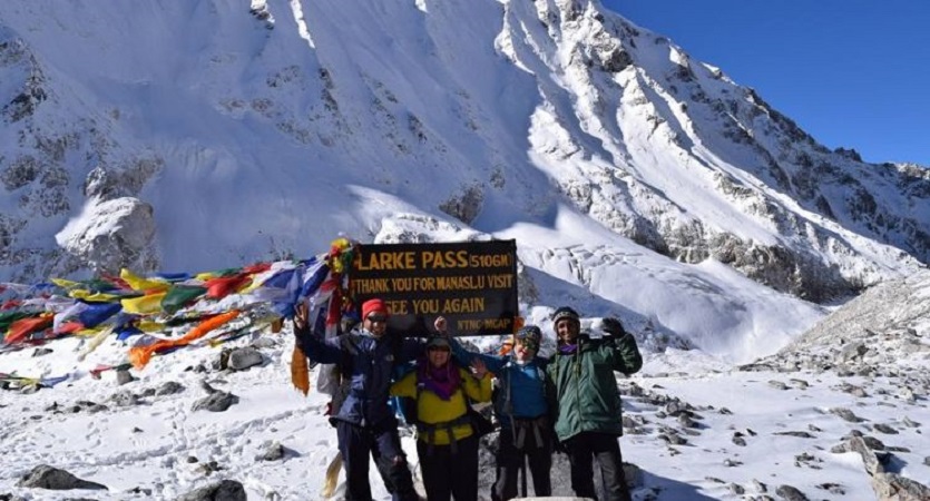 tsum valley trekking