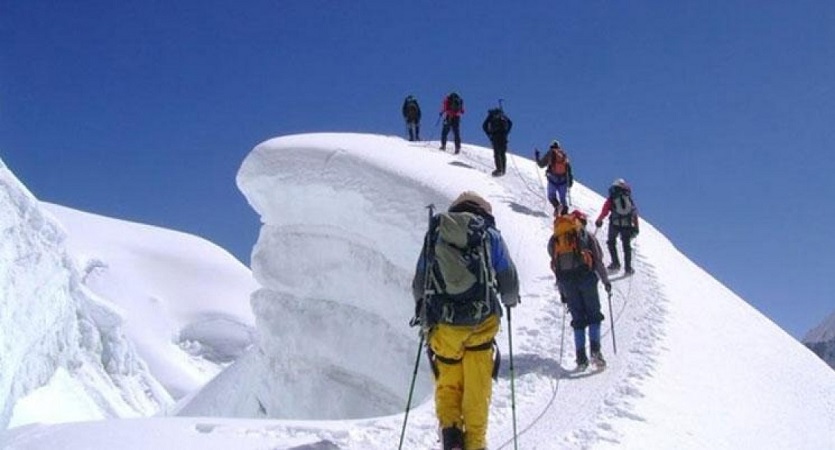 mera peak trekking climbing