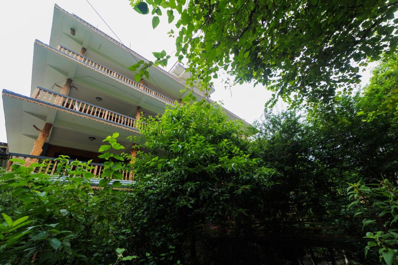 chitwan gaida longe1