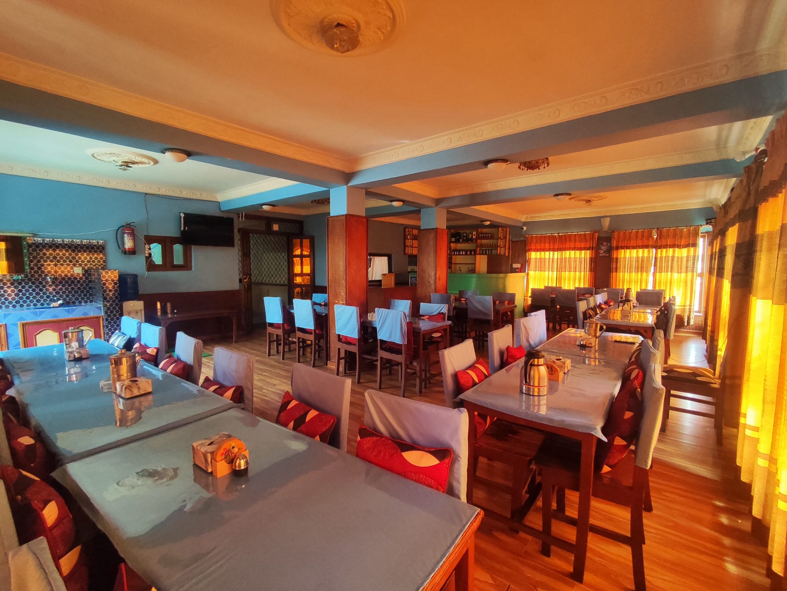hotel jomsom dining