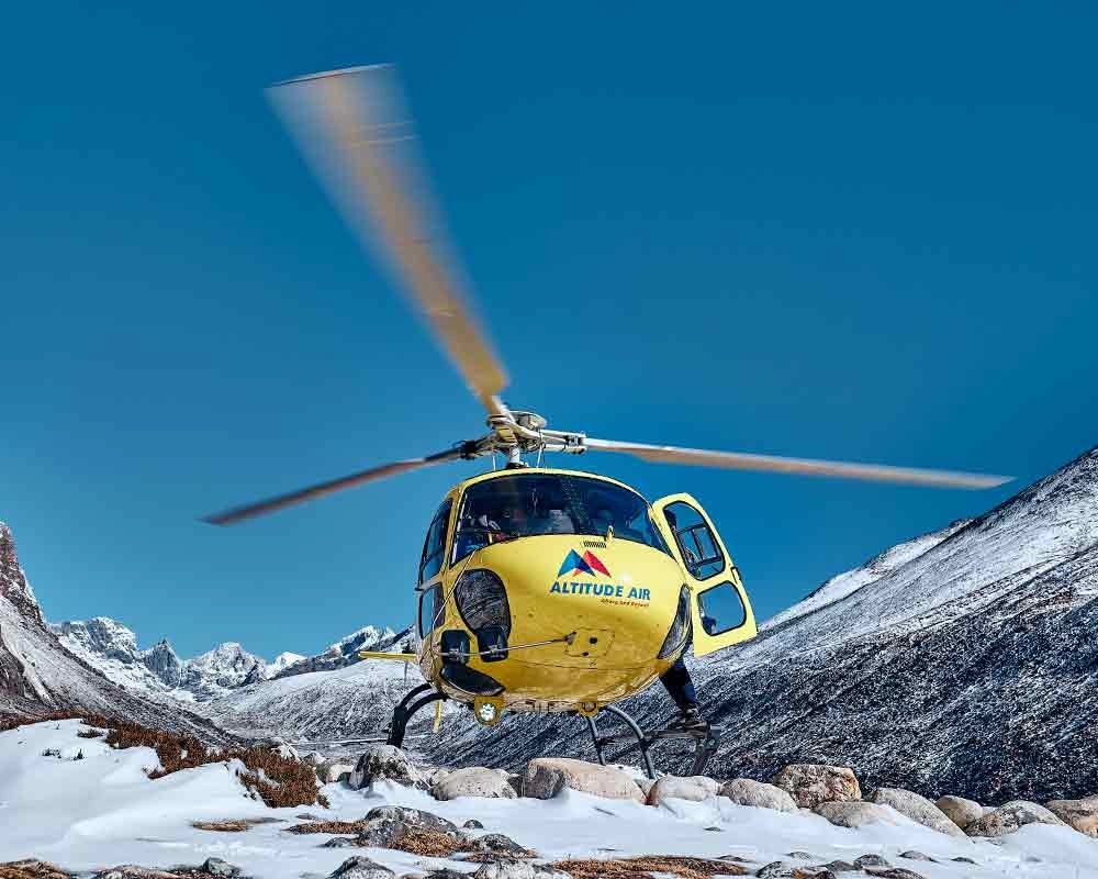 everest base camp helicopter tour landing
