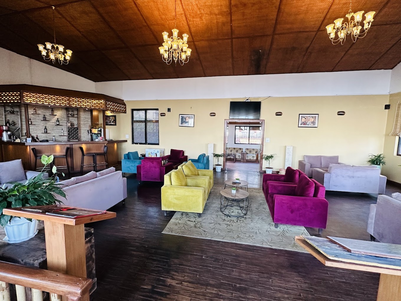 hotel himalayan villa sitting room
