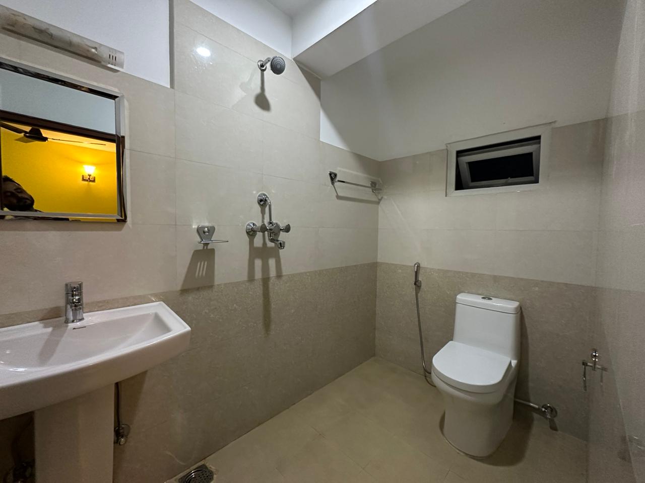 hotel janani bathroon