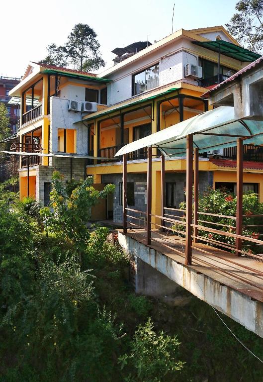 hotel chautari 2